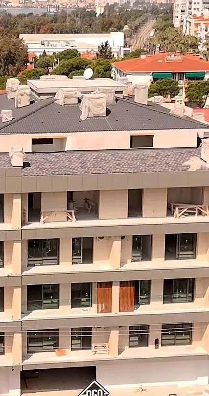 Uygulama aşamasındaki cephe ve balkon detayı